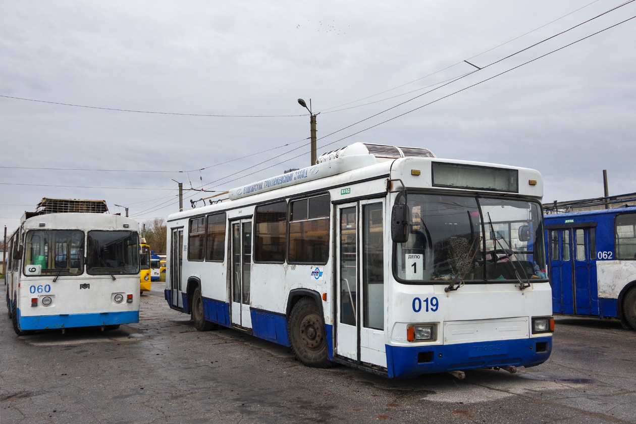 Новокуйбышевск, АКСМ 101 № 060; Новокуйбышевск, БТЗ-52761Р № 019