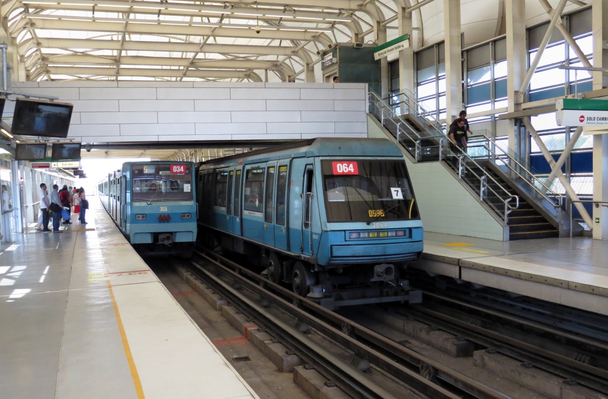 Santiago, Alstom NS-74 č. 3034; Santiago, Alstom NS-93 č. 2064