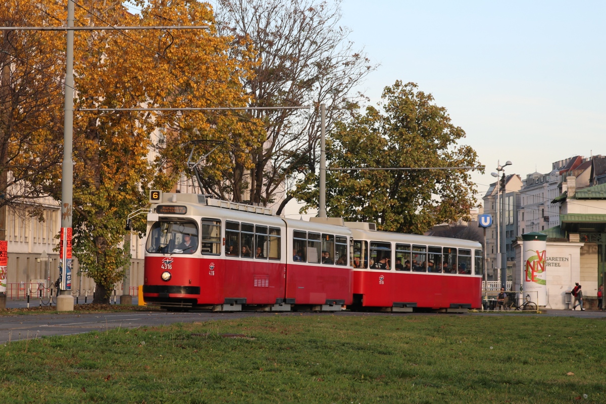 Відень, Lohner Type E2 № 4316; Відень, Bombardier Type c5 № 1516 Відень, Lohner Type E2 № 4316; Відень, Bombardier Type c5 № 1516