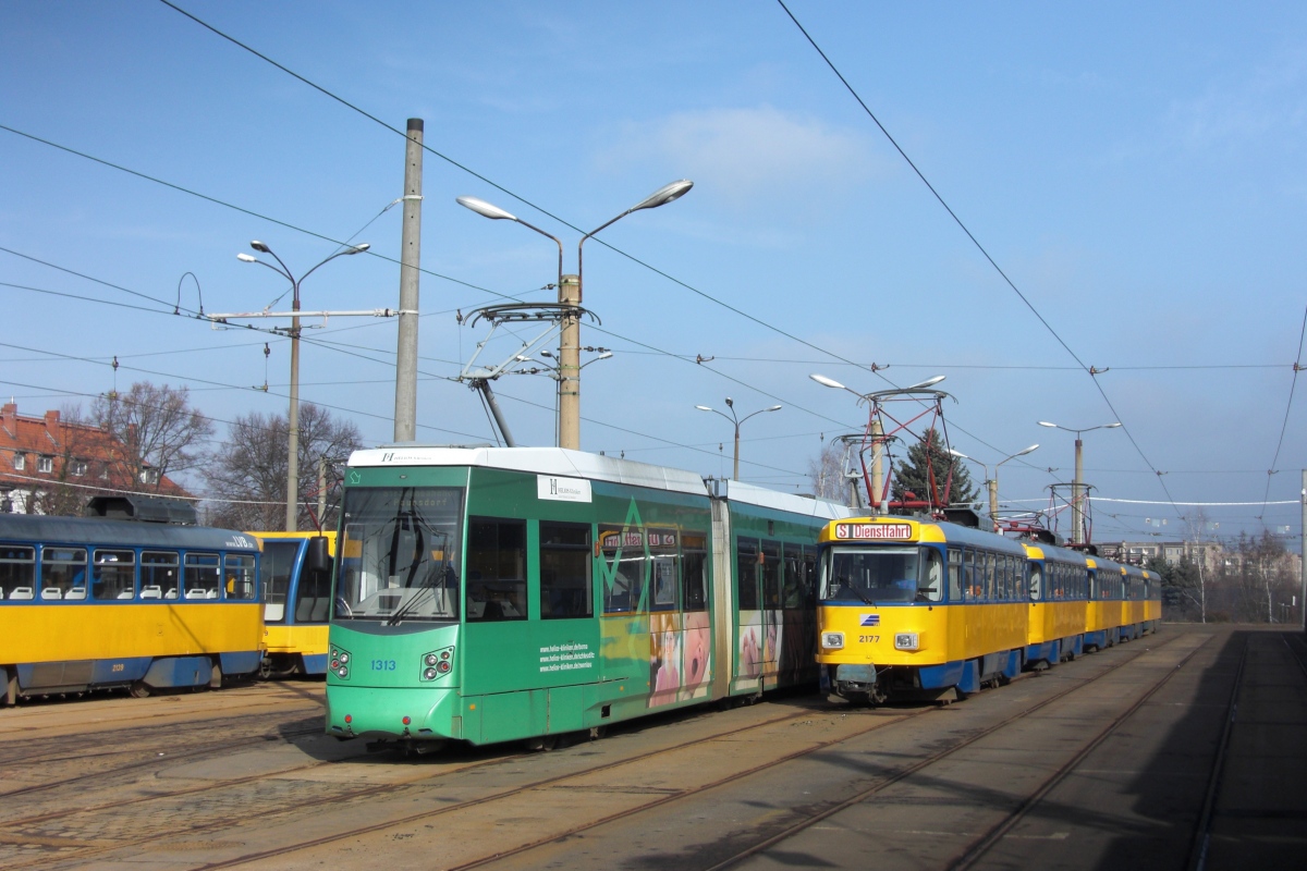 Лейпциг, Leoliner Fahrzeug-Bau Leipzig NGTW6L № 1313; Лейпциг, Tatra T4D-M1 № 2177