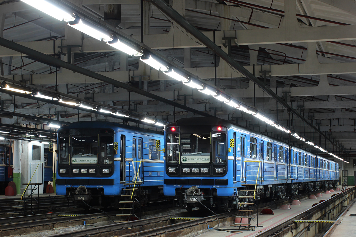 Екатеринбург, 81-717.5 (ЛВЗ/ВМ) № 8910