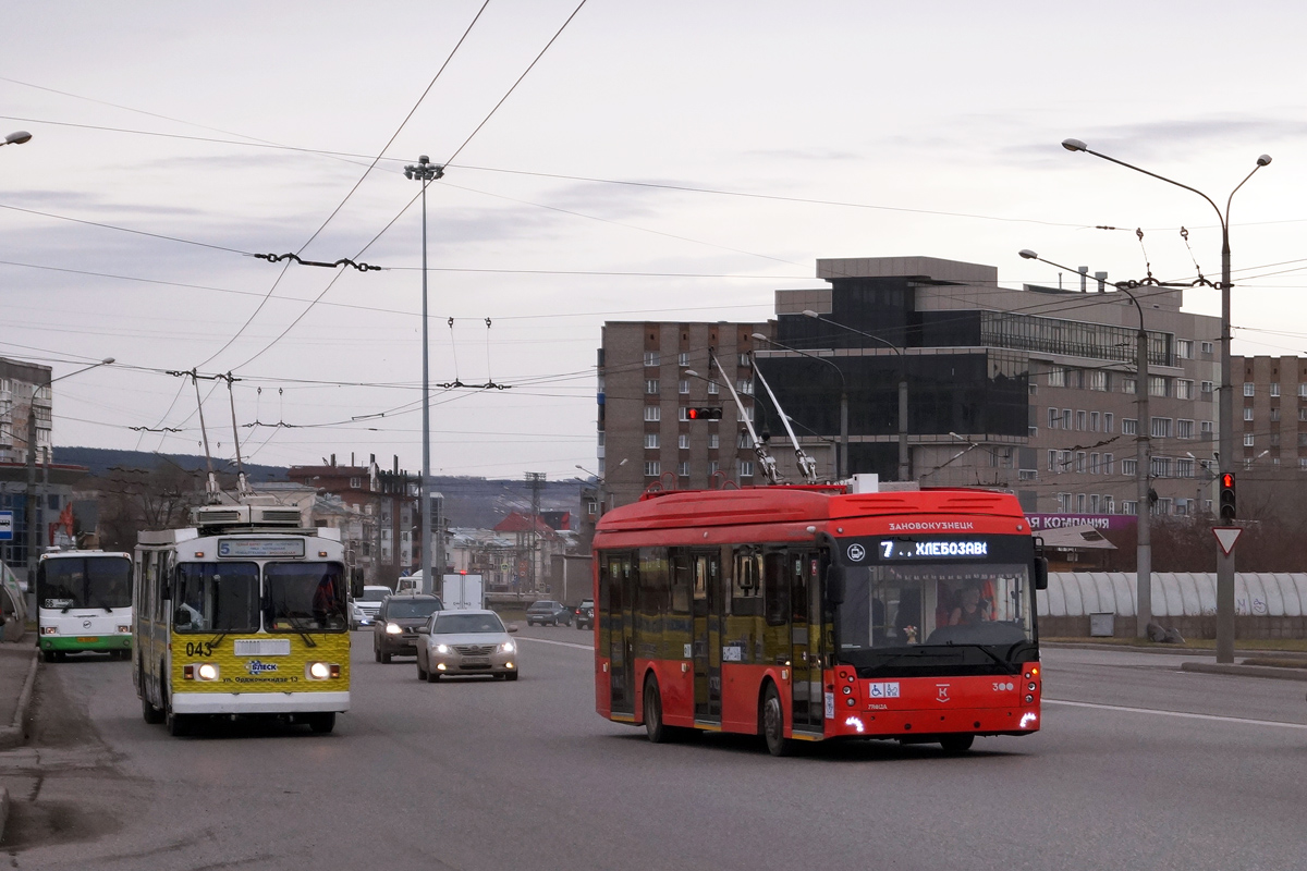 Новокузнецк, ЗиУ-682Г-017 [Г0Н] № 043; Новокузнецк, Тролза-5265.08 «Мегаполис» № 300