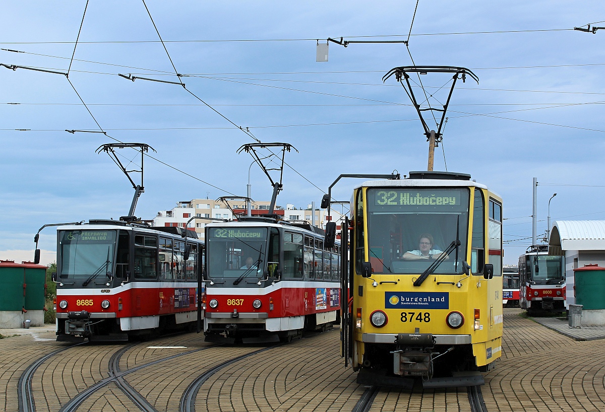 Прага, Tatra T6A5 № 8748