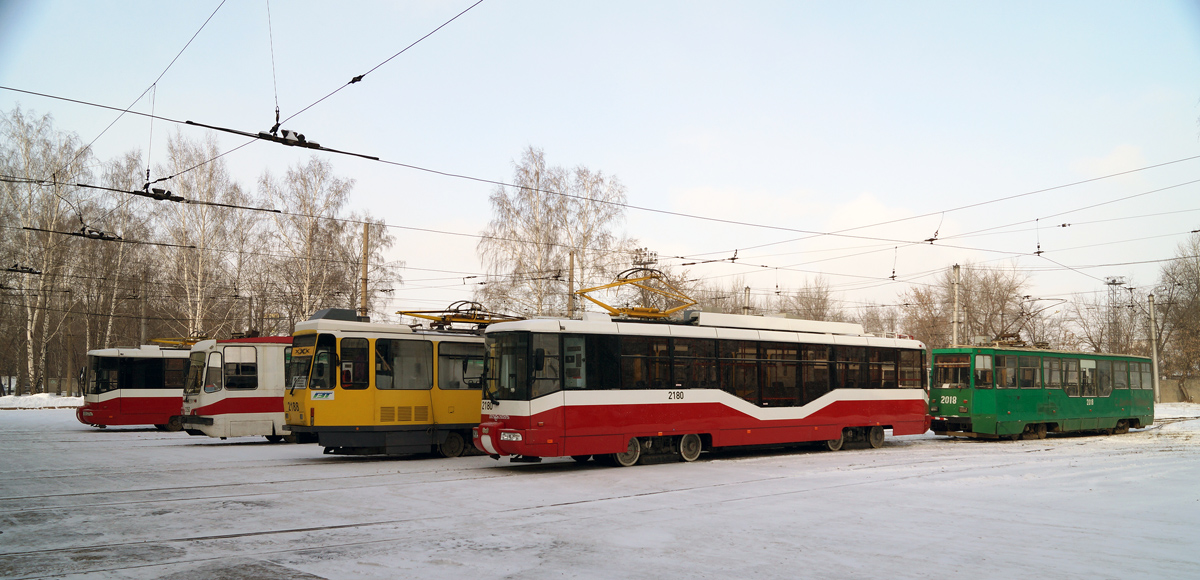 Novossibirsk, BKM 62103 N°. 2180; Novossibirsk, 71-605 (KTM-5M3) N°. 2018