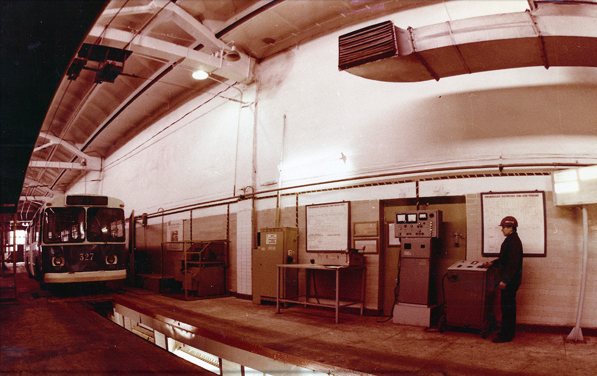 Харків, ЗиУ-682Б № 327