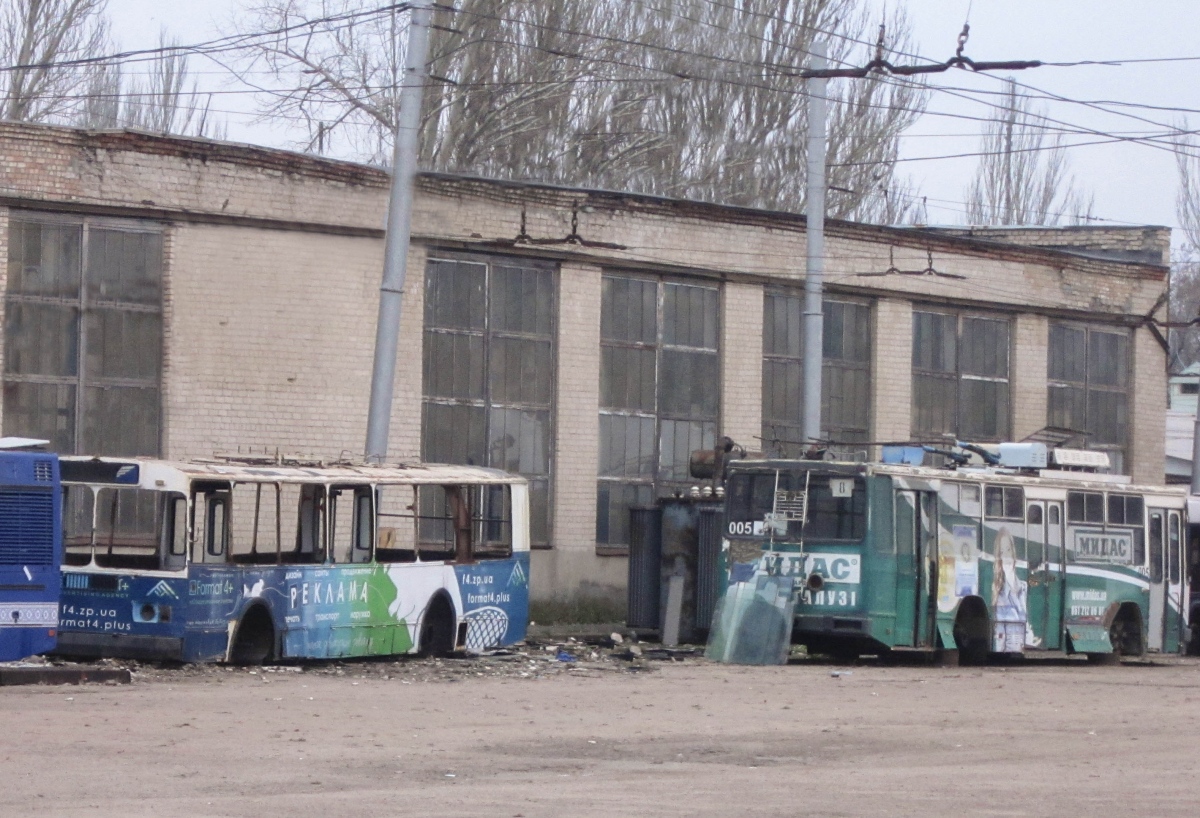 Запорожье, ЗиУ-682Г [Г00] № 635; Запорожье, ЮМЗ Т2 № 005