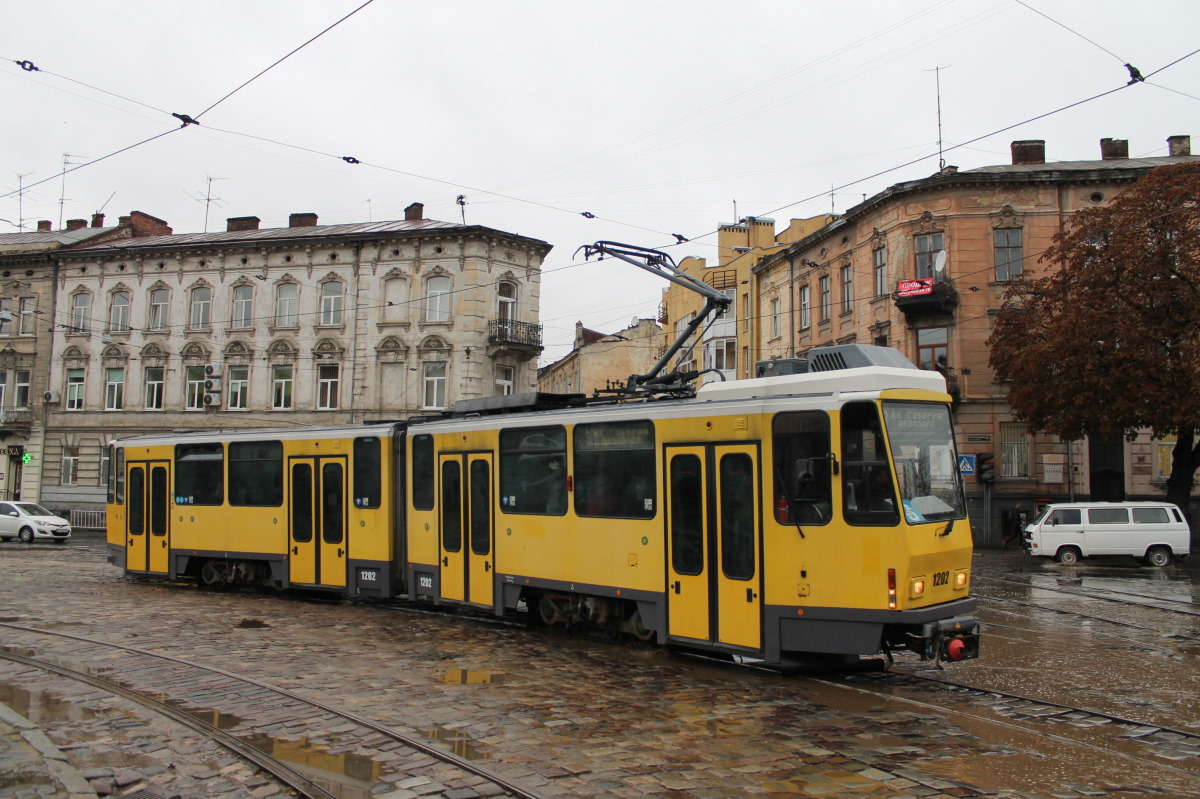 Львов, Tatra KT4DM № 1202