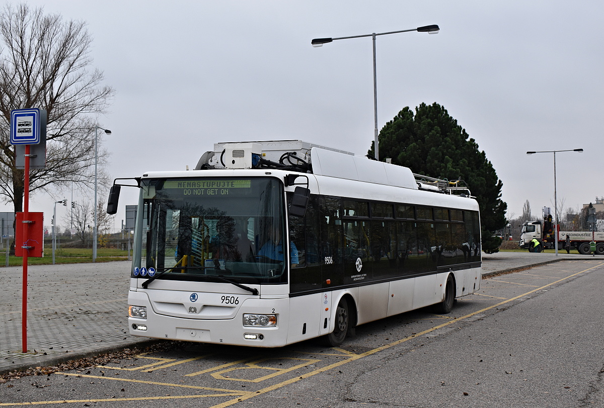 Прага, Škoda 30Tr SOR № 9506