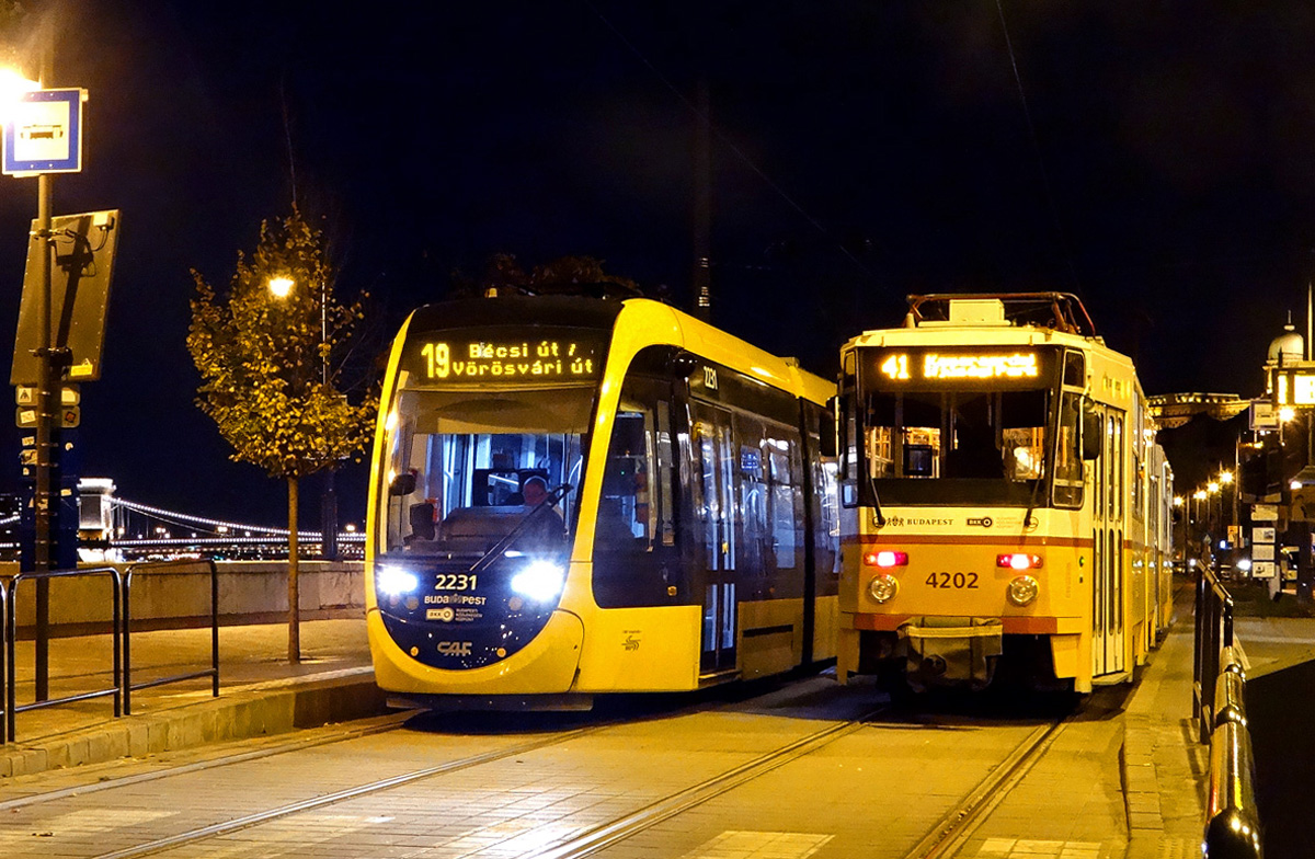 Будапешт, CAF Urbos 3 № 2231; Будапешт, Tatra T5C5K2 № 4202