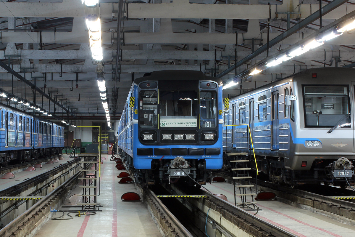 Екатеринбург, 81-717.5 (ЛВЗ/ВМ) № 8908