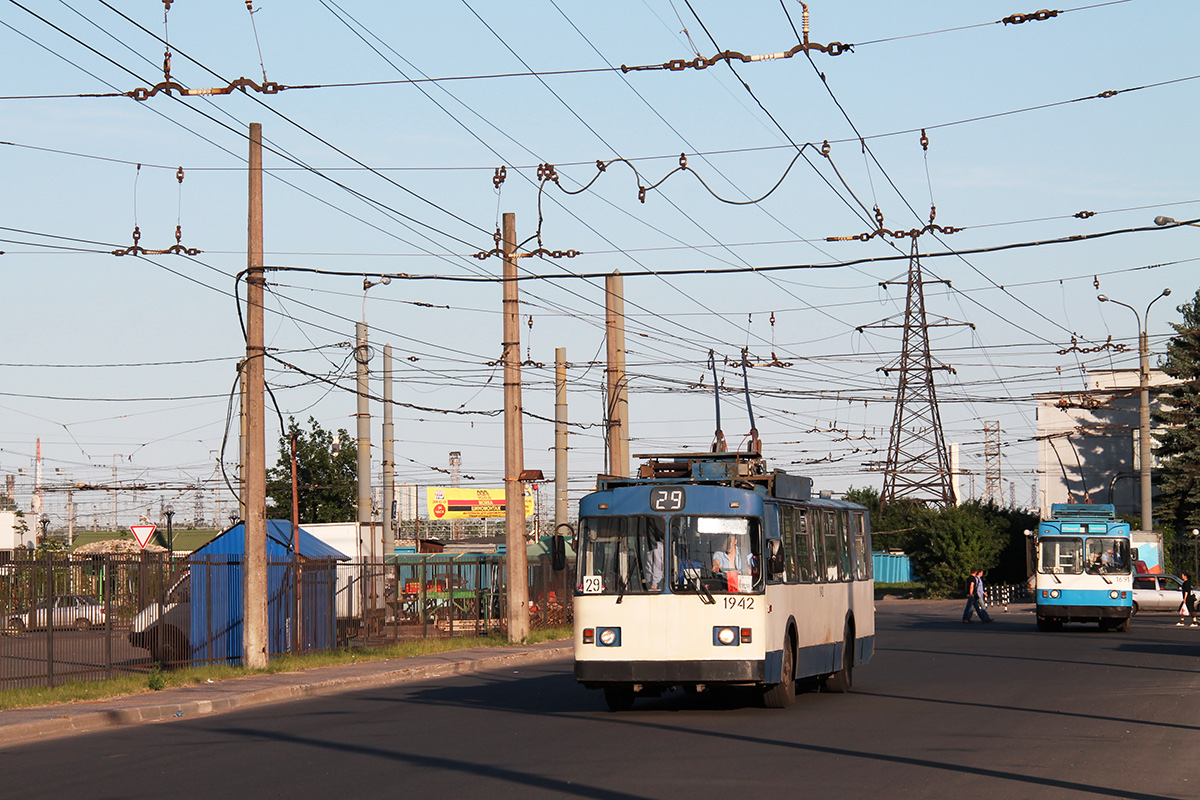 Санкт-Петербург, БТЗ-52011 № 1942