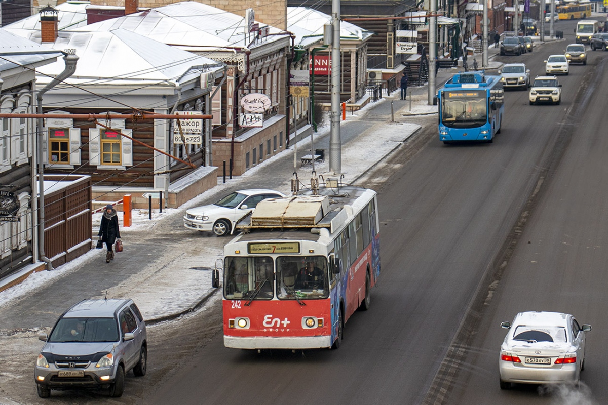 Irkutsk, ST-682G № 242; Irkutsk, VMZ-5298.01 “Avangard” № 331