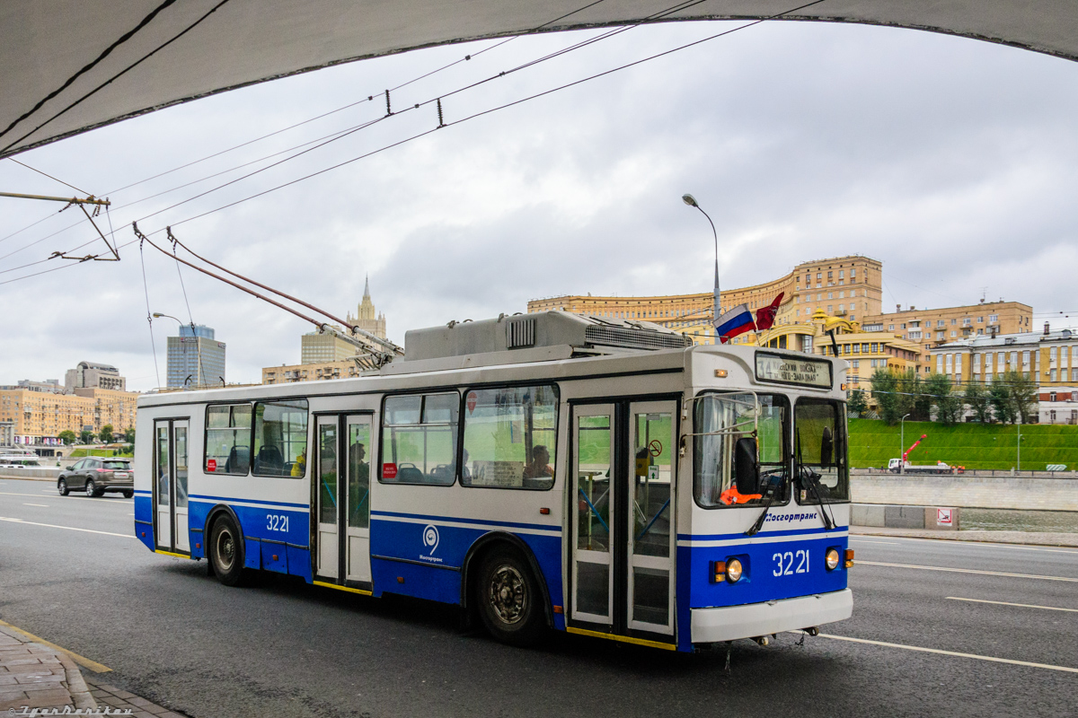 Масква, ЗиУ-682ГМ1 (с широкой передней дверью) № 3221