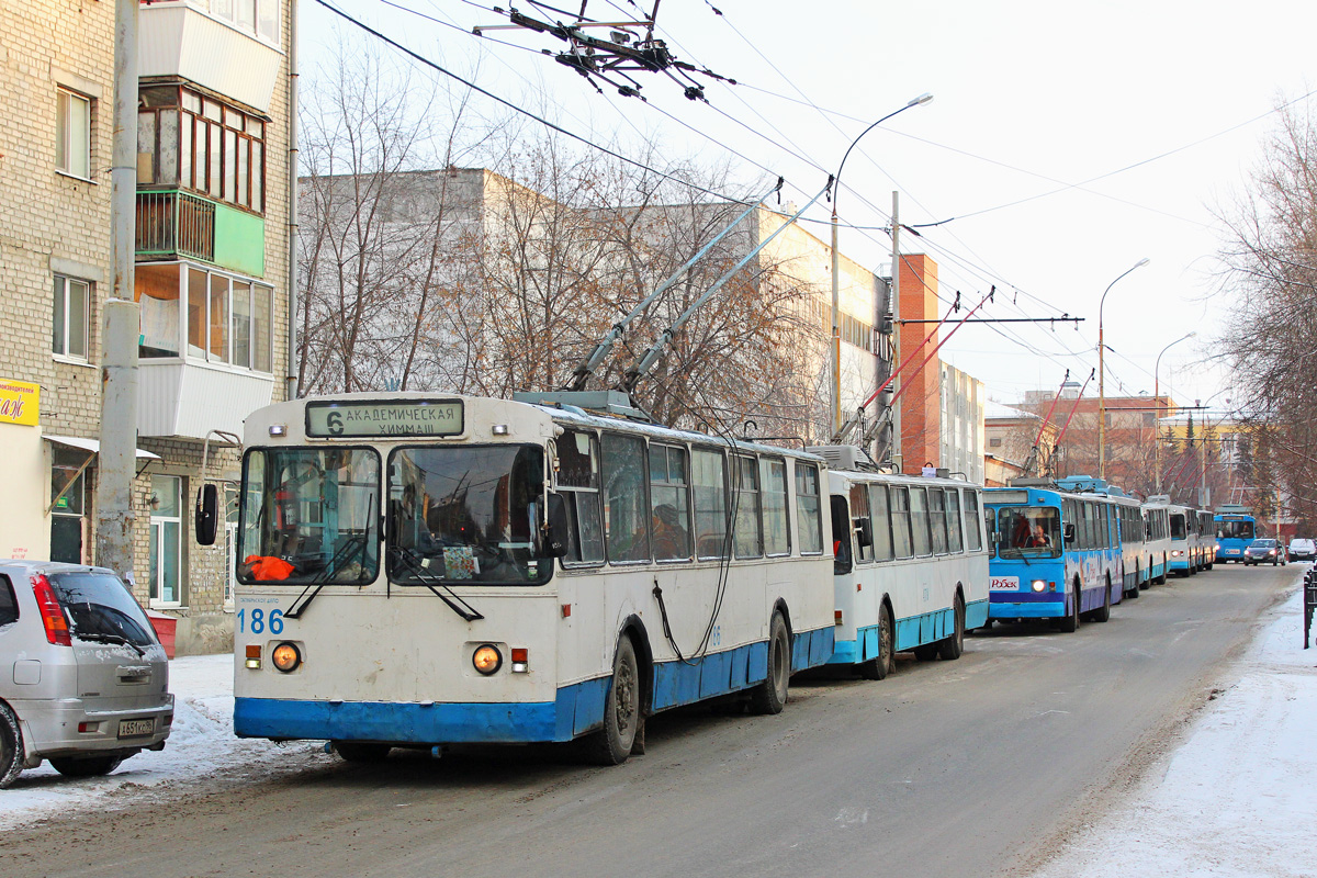 Jekatyerinburg, ZiU-682G [G00] — 186