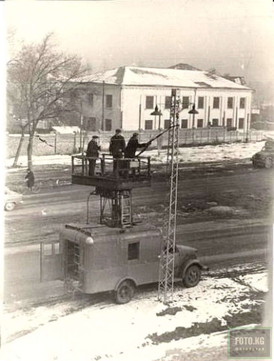 Biskek — Catenary; Biskek — Old photos; Biskek — The construction of trolley lines