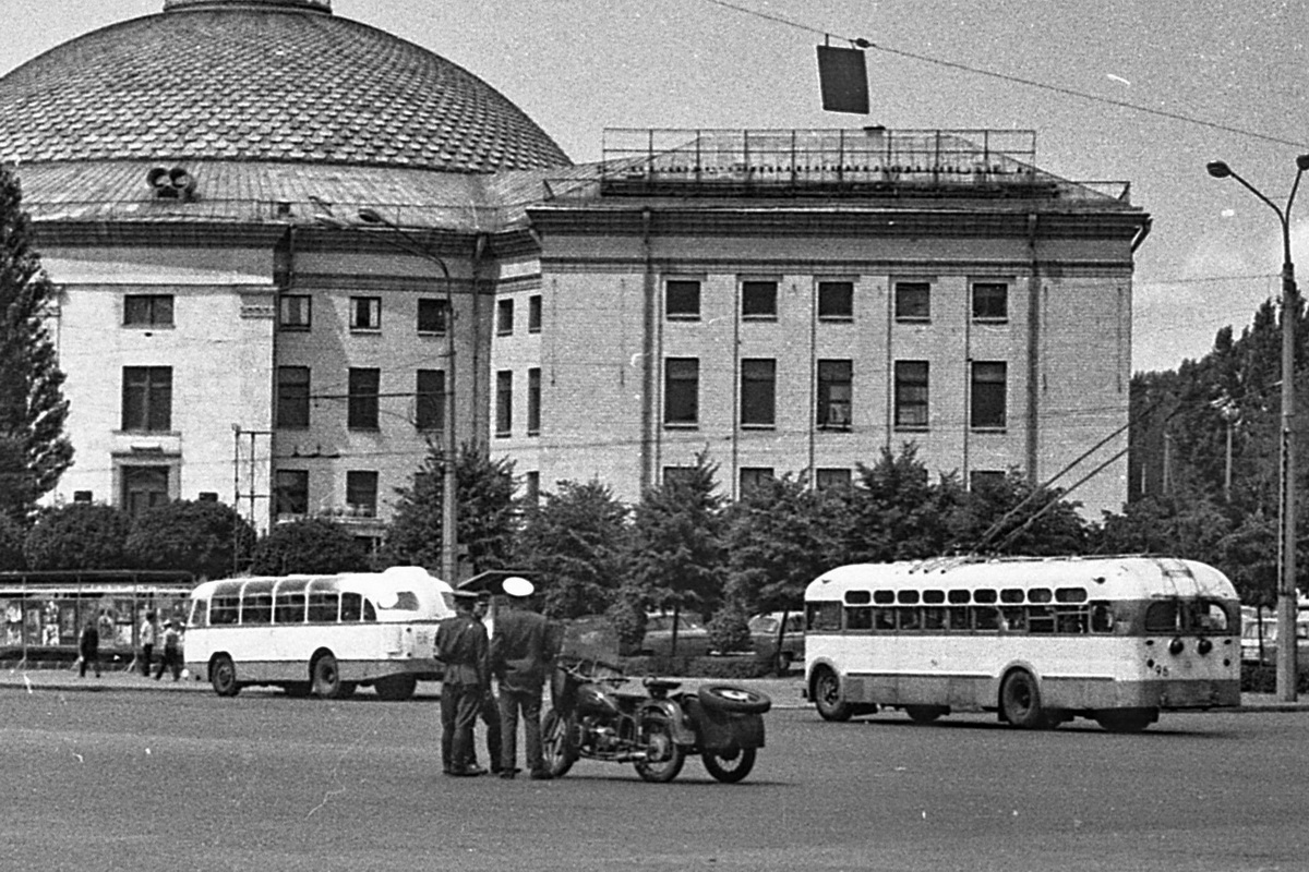 Киев, МТБ-82Д № 96; Киев — Исторические фотографии