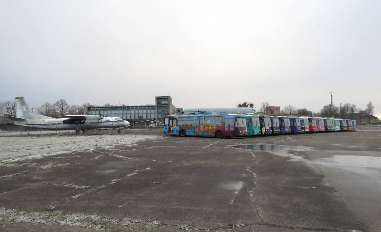 Каунас, Škoda 14Tr02/6 № 294; Каунас — Троллейбусы Škoda 14Tr на хранении на аэродроме им. Дарюса и Гиренаса