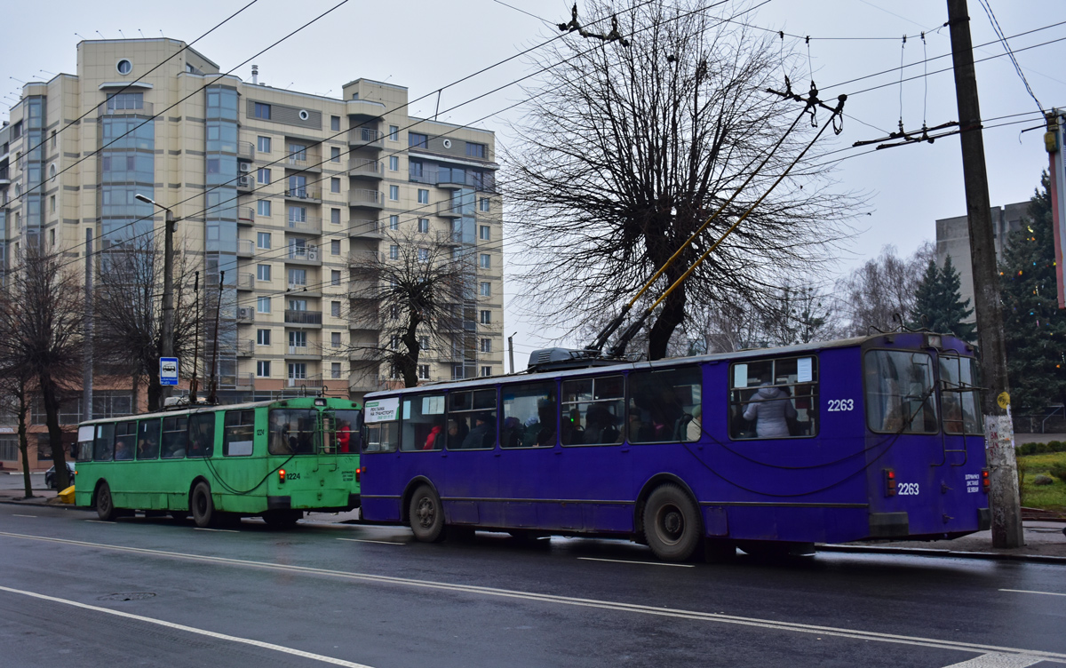 Житомир, ЗиУ-682В [В00] № 1224; Житомир, ЗиУ-682В-012 [В0А] № 2263