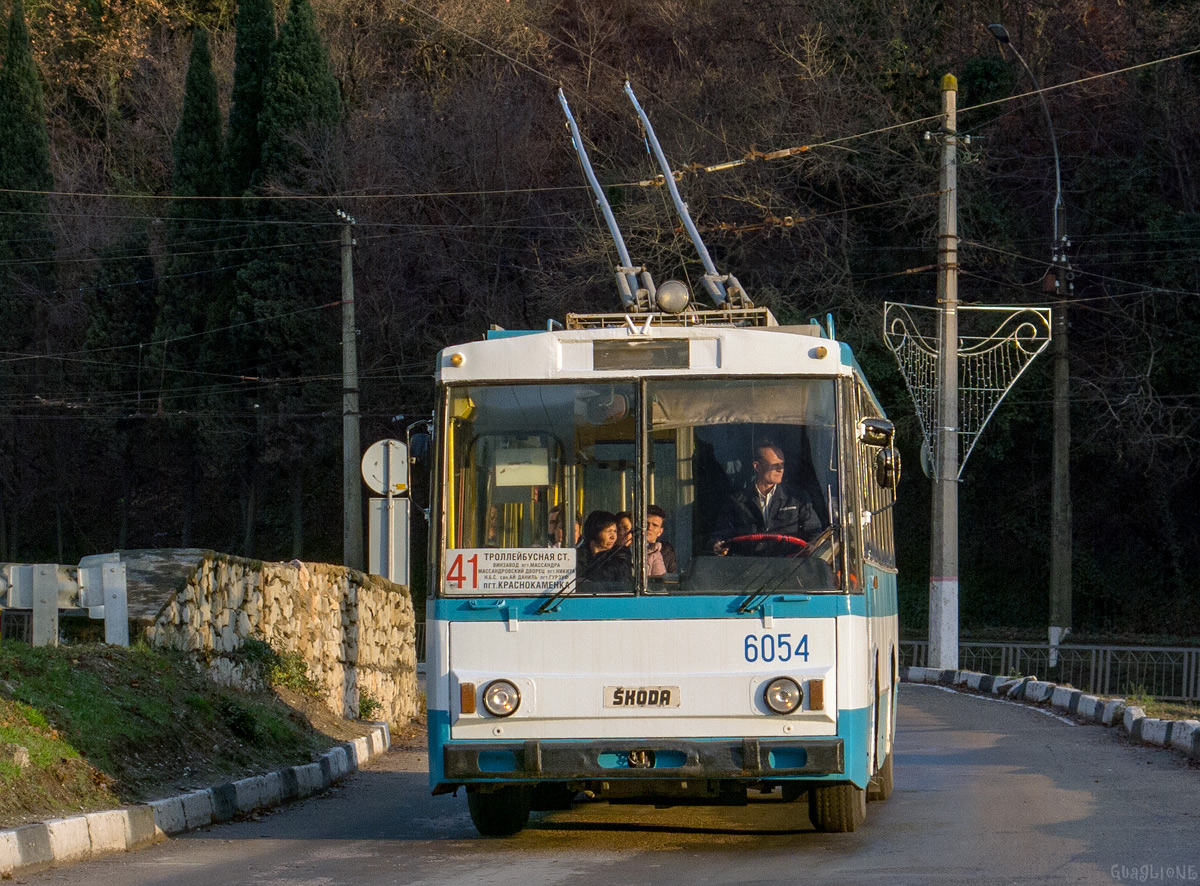 Крымский троллейбус, Škoda 14Tr02/6 № 6054