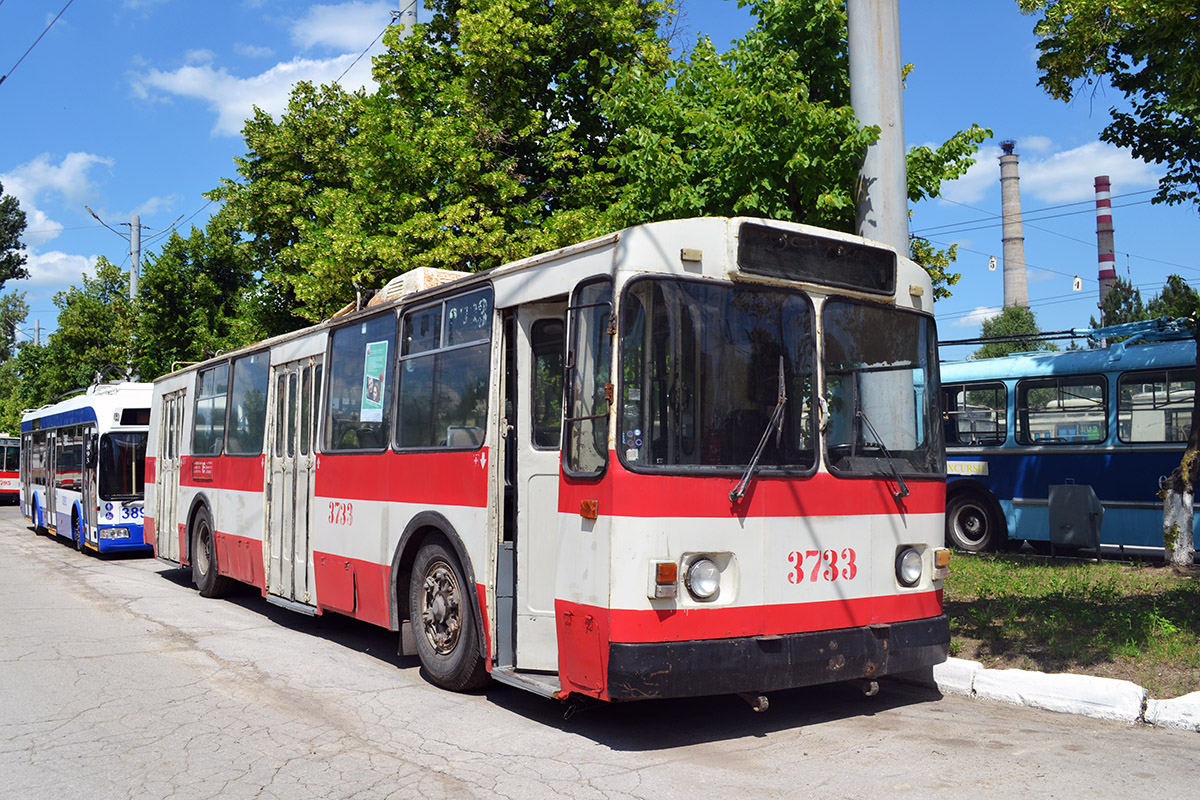 Кишинёв, ЗиУ-682В10 № 3733