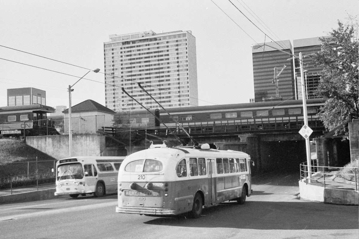 Edmonton, CCF/Brill T44 № 210; Edmonton — Miscellaneous photos