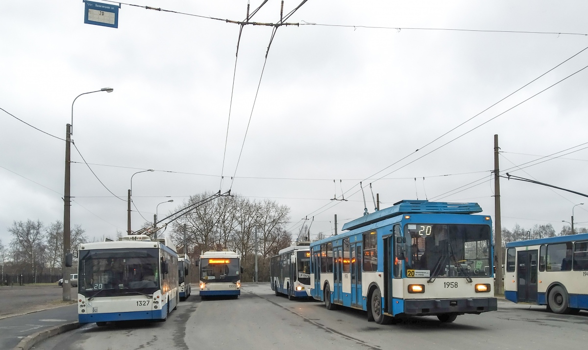 Санкт-Петербург, Тролза-5265.00 «Мегаполис» № 1327; Санкт-Петербург, ПТЗ-5283 № 1958