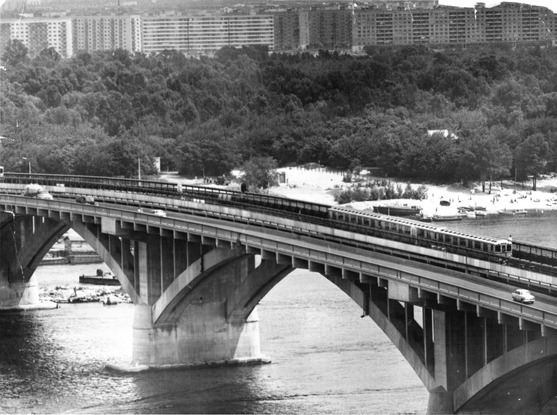 Київ — Метрополітен — Святошинсько-Броварська лінія