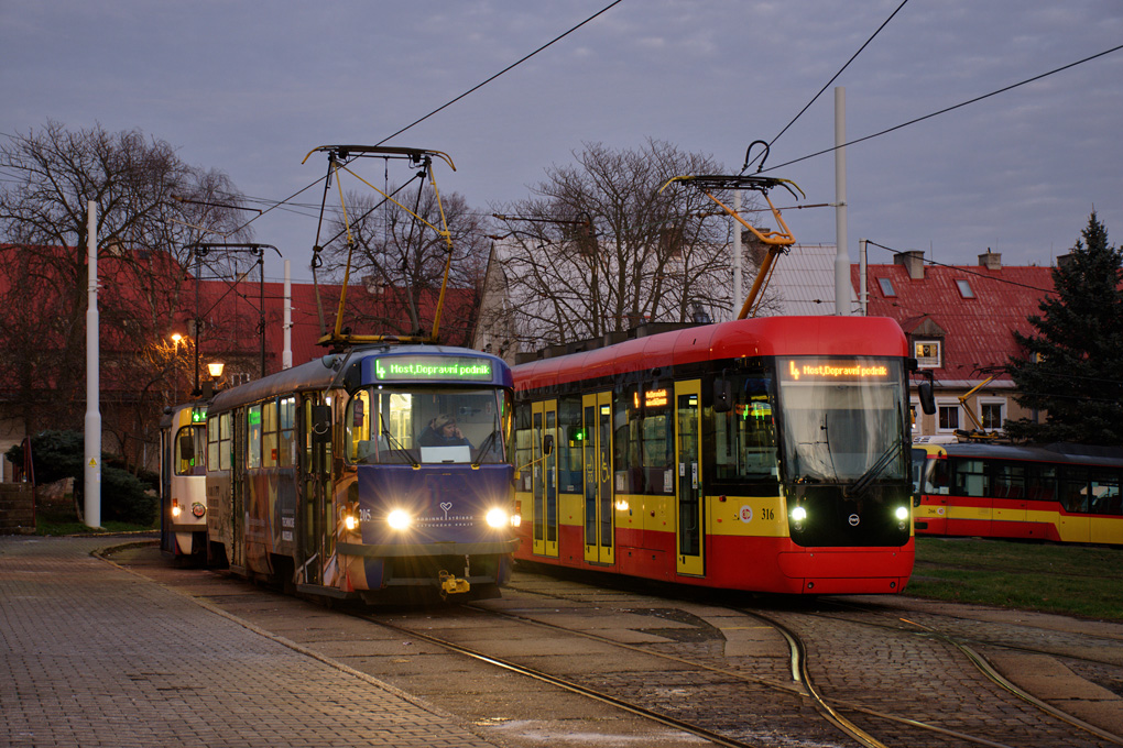 Мост ― Литвинов, Tatra T3M.3 № 205