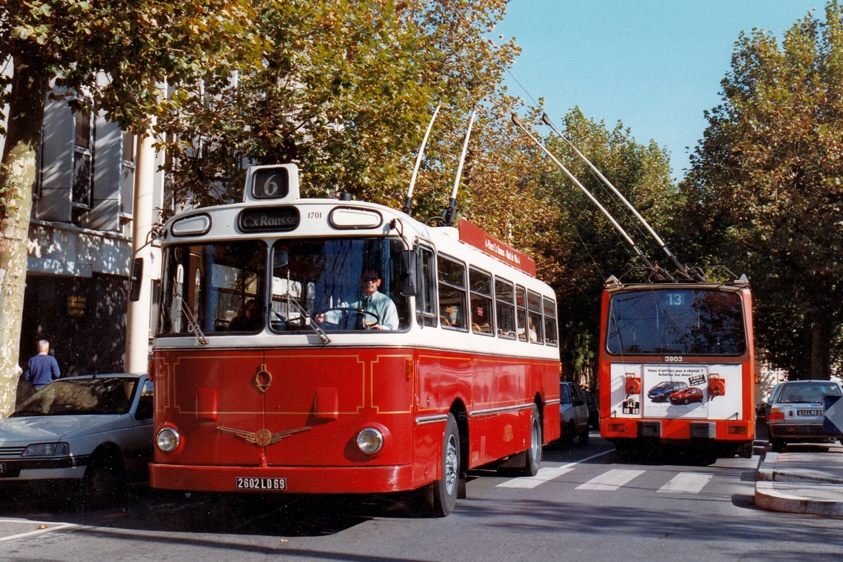 Лион, VETRA VBH85 № 1701; Лион, Berliet ER100 № 3903
