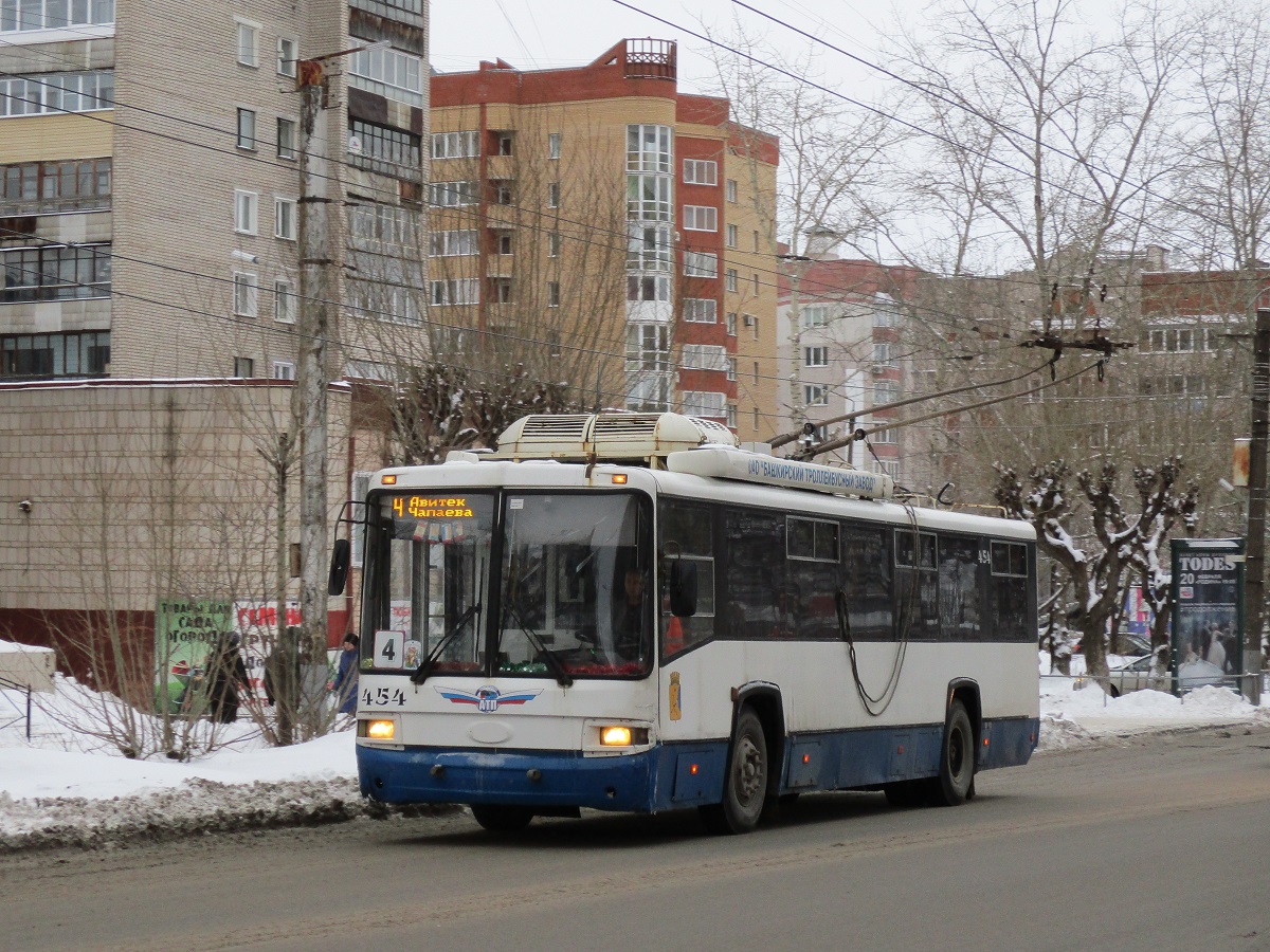 Киров, БТЗ-52767Р № 454