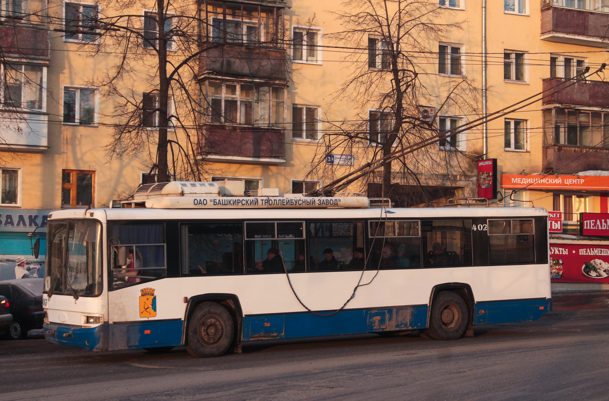Киров, БТЗ-52767Р № 402