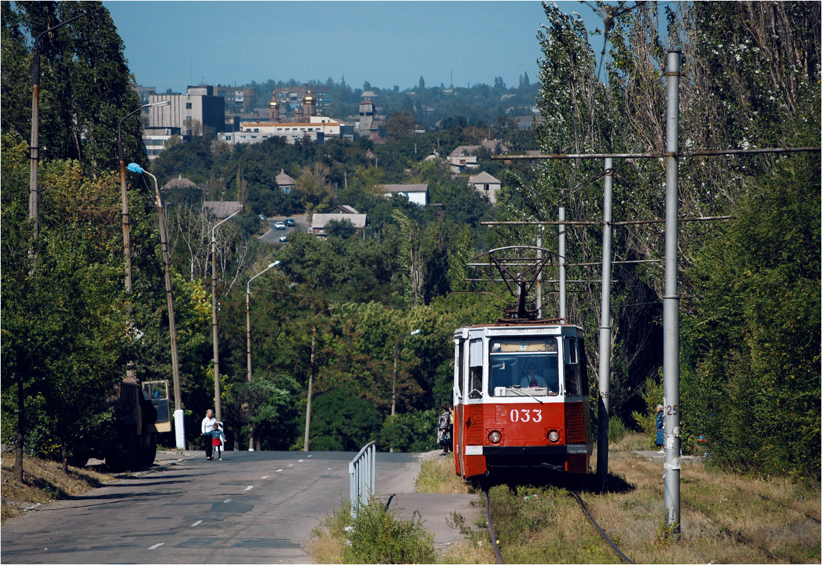 Енакиево, 71-605 (КТМ-5М3) № 033; Енакиево — Разные фотографии Енакиево, 71-605 (КТМ-5М3) № 033; Енакиево — Разные фотографии
