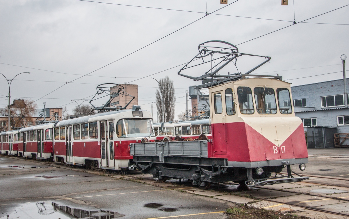 Киев, Двухосный грузовоз КЗЭТ № В-17; Киев, Tatra T3SU № 5768 Киев, Двухосный грузовоз КЗЭТ № В-17; Киев, Tatra T3SU № 5768