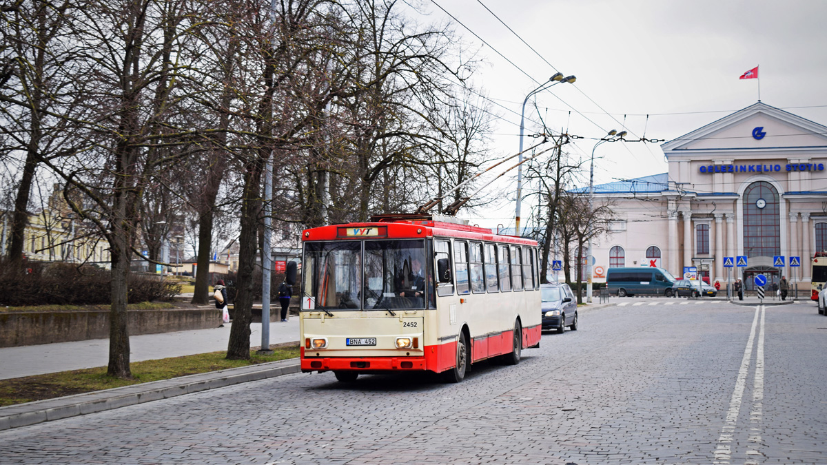 Вильнюс, Škoda 14Tr02/6 № 2452