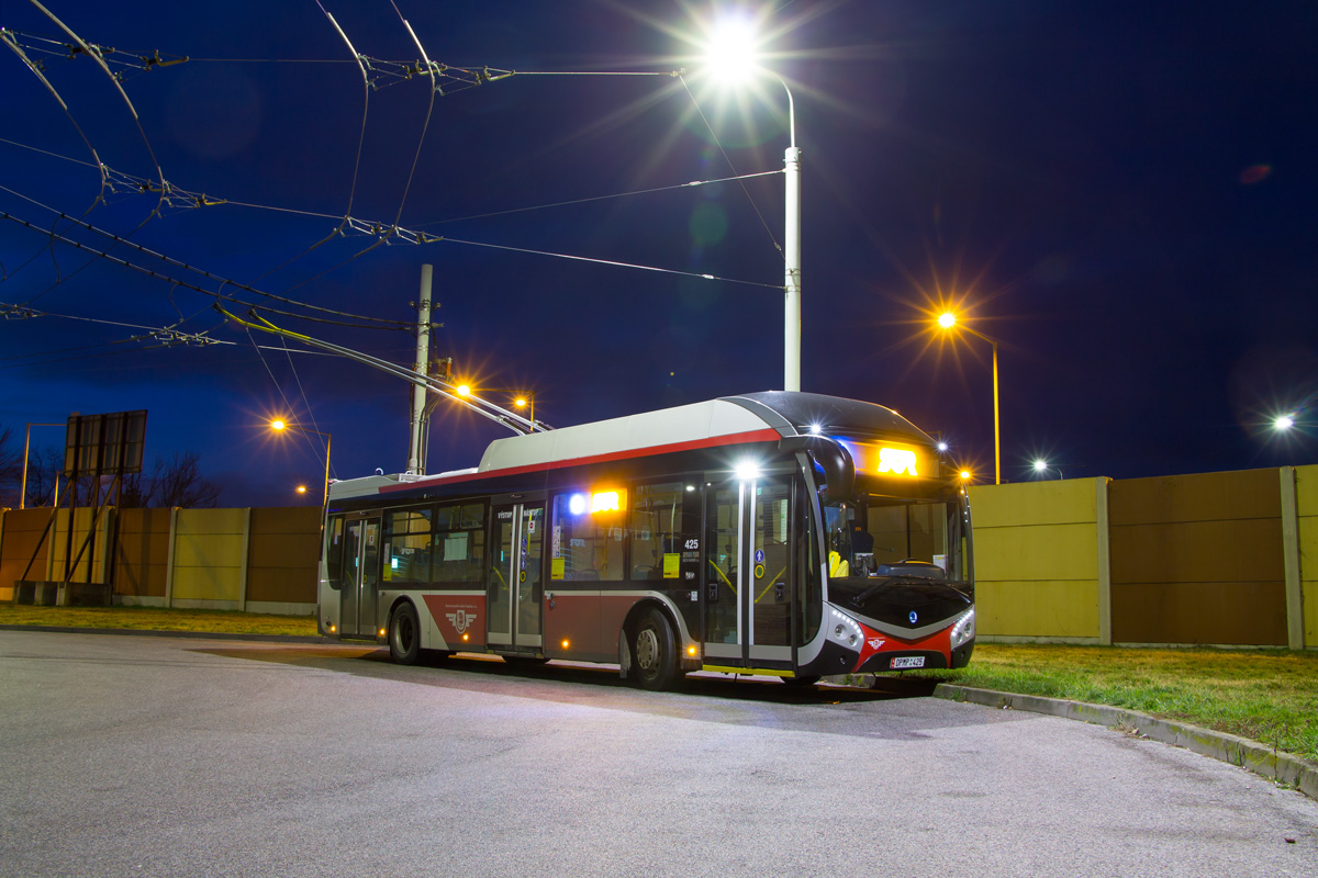 Пардубице, Škoda 32Tr SOR № 425