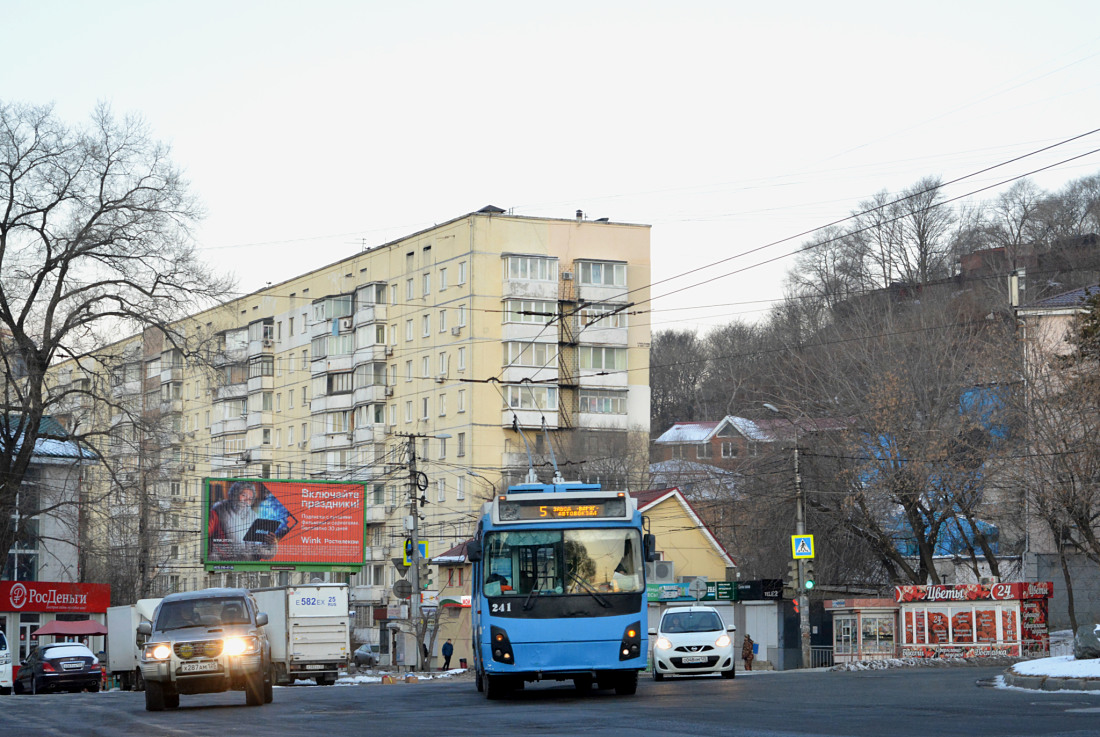 Владивосток, ЗиУ-682Г-016.02 № 241