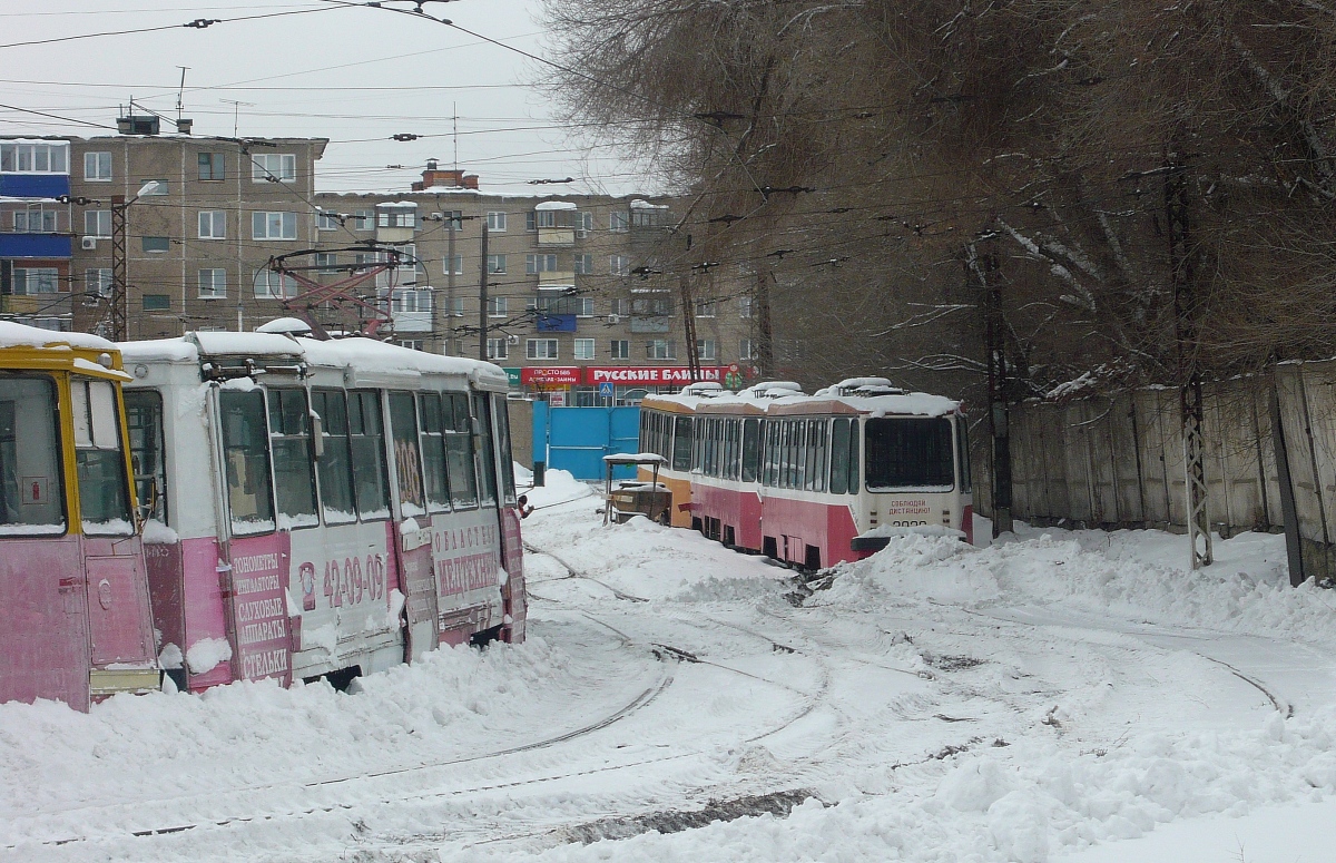 Орск, 71-605 (КТМ-5М3) № 208; Орск, 71-134А (ЛМ-99АЭ) № 076