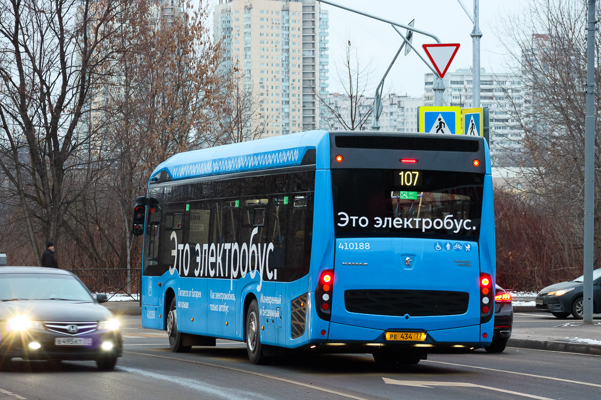 Moscou, KAMAZ-6282 N°. 410188