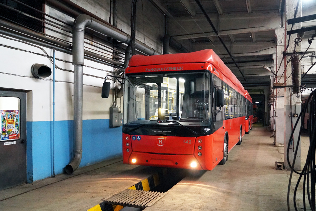 Новокузнецк, УТТЗ-6241-10-02 «Горожанин» № 142