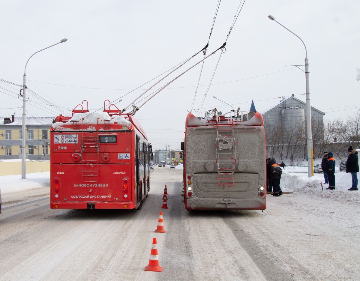 Новокузнецк, Тролза-5265.08 «Мегаполис» № 300; Новокузнецк, УТТЗ-6241-10-02 «Горожанин» № 042