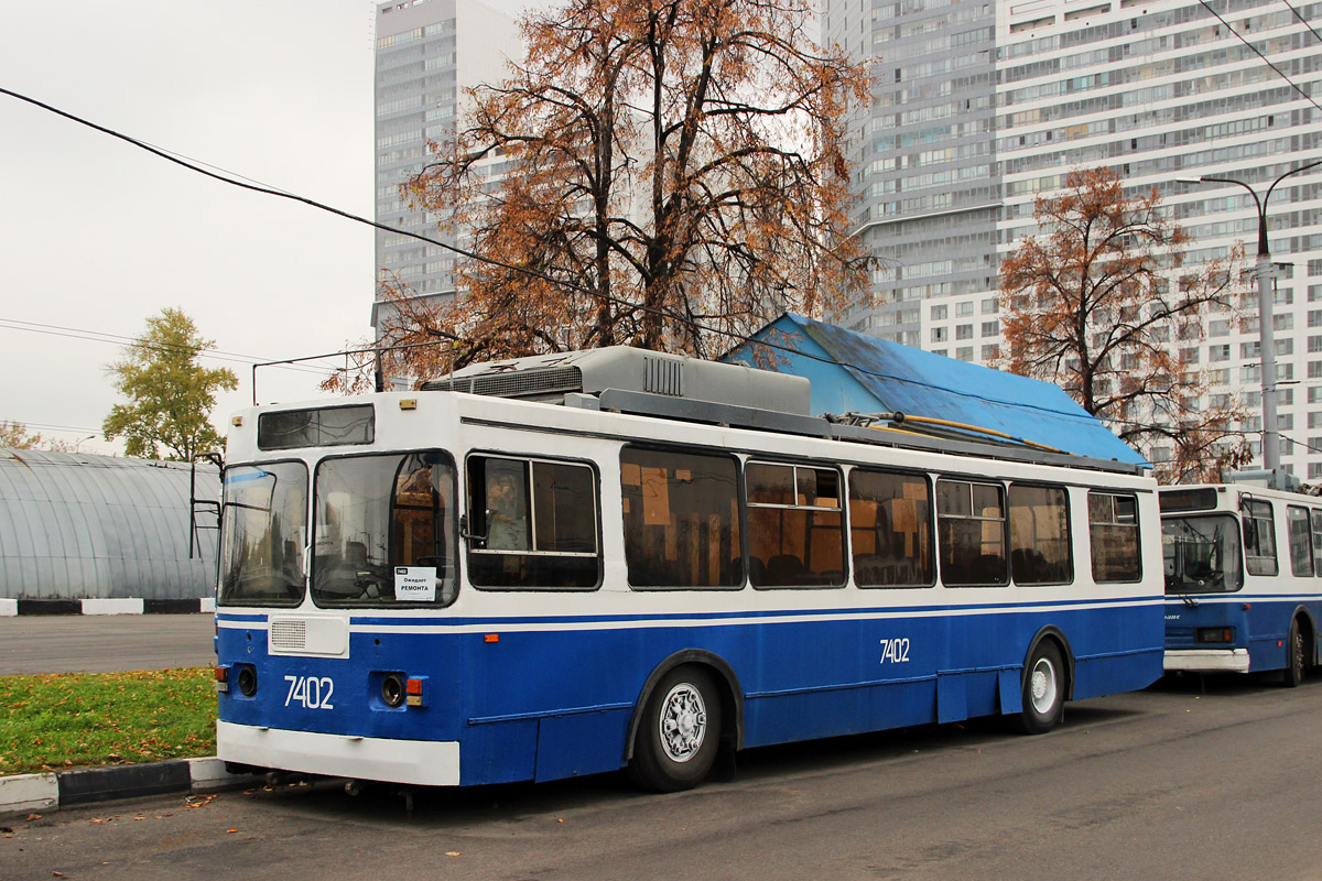 Москва, ЗиУ-682ГМ1 (с широкой передней дверью) № 7402
