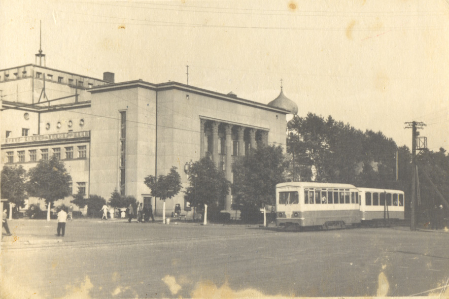 Daugavpils, Fenikss 2-axle motor car č. 15; Daugavpils — Old photos