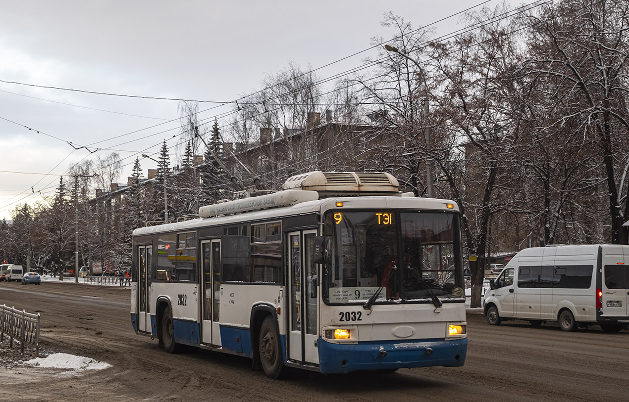 Уфа, БТЗ-52767А № 2032