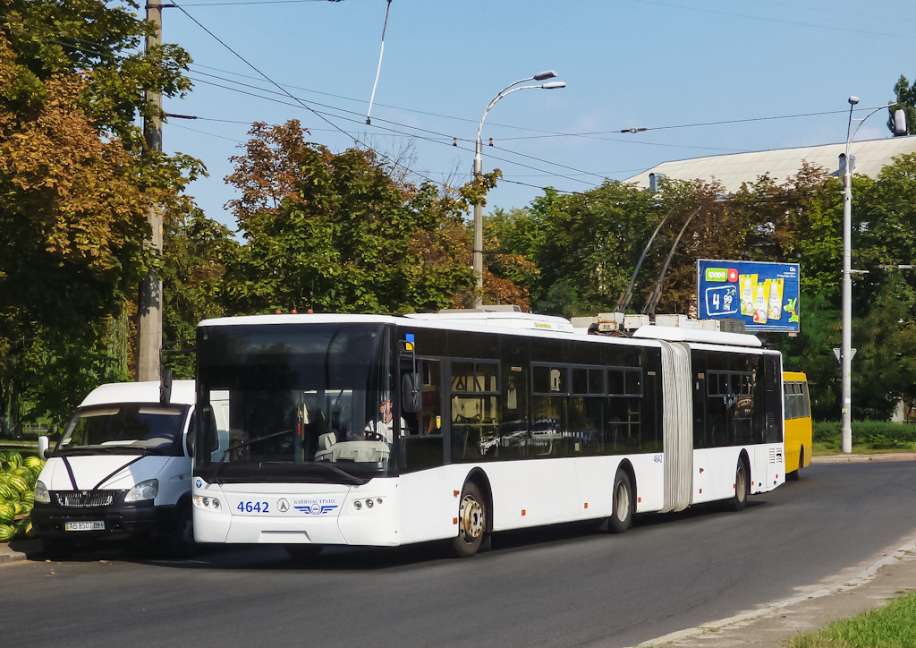 Киев, ЛАЗ E301D1 № 4642