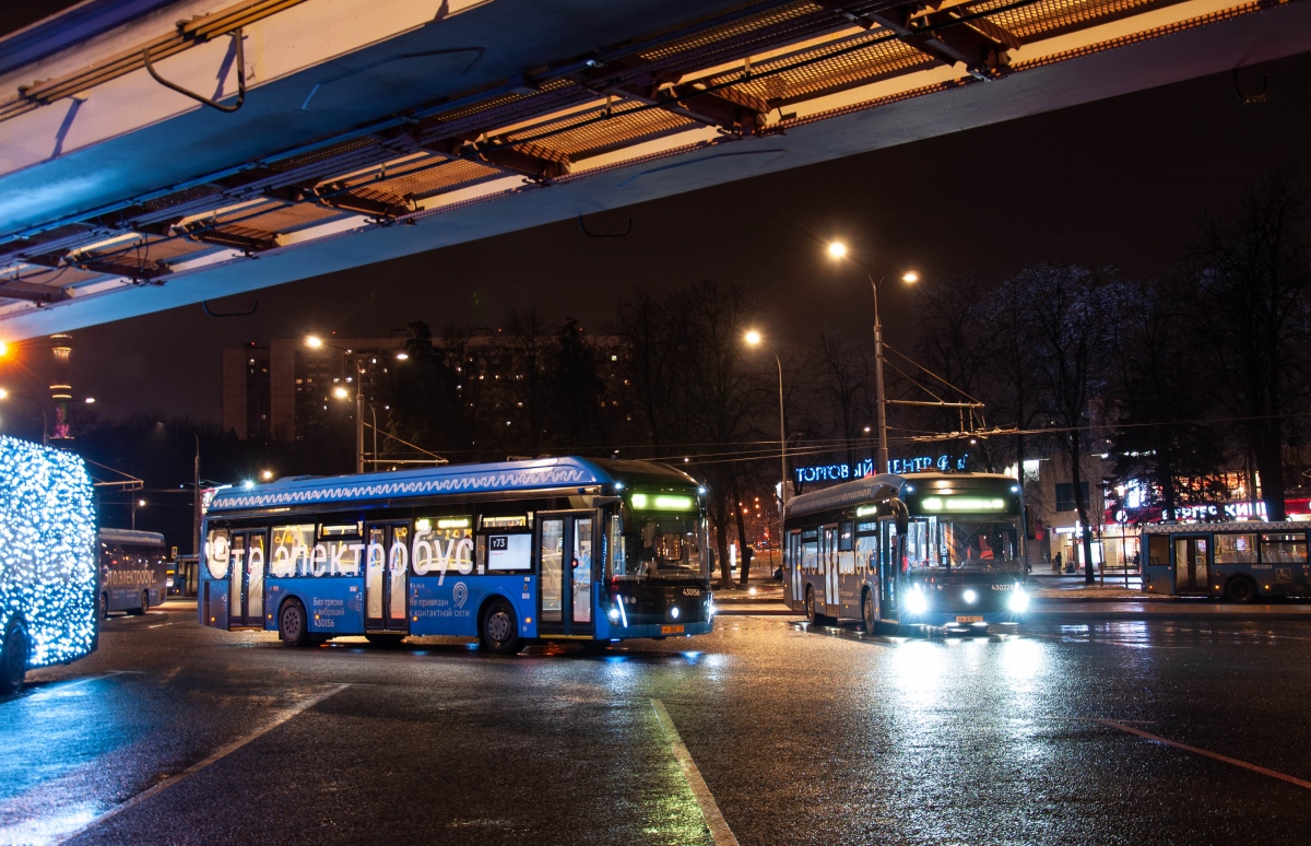 Москва, ЛиАЗ-6274 № 430156; Москва, КАМАЗ-6282 № 430228