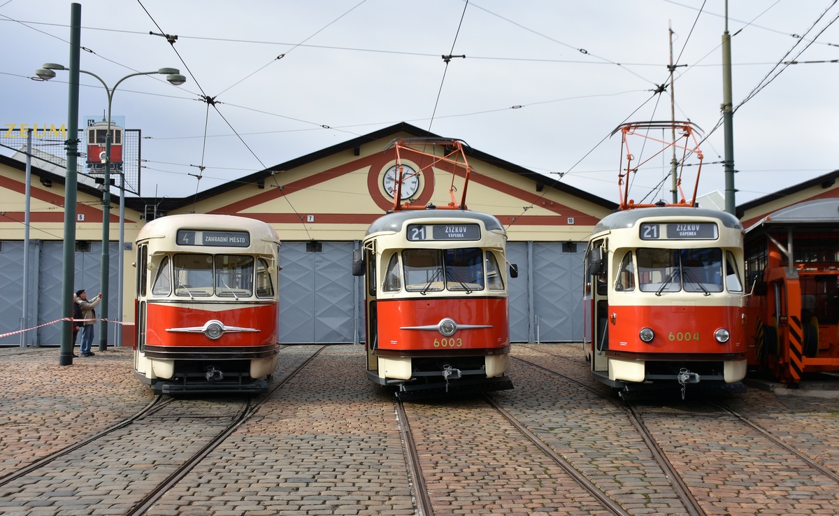 Prága, Tatra T2 — 6002; Prága, Tatra T2R — 6003; Prága, Tatra T2R — 6004 Prága, Tatra T2 — 6002; Prága, Tatra T2R — 6003; Prága, Tatra T2R — 6004