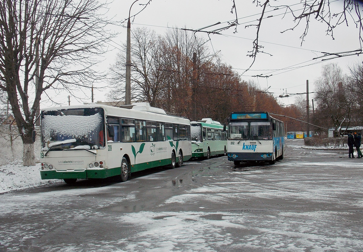 Lutsk, Bogdan E231 # 209; Lutsk, ZiU-682G-016 (012) P # 202 Lutsk, Bogdan E231 # 209; Lutsk, ZiU-682G-016 (012) P # 202