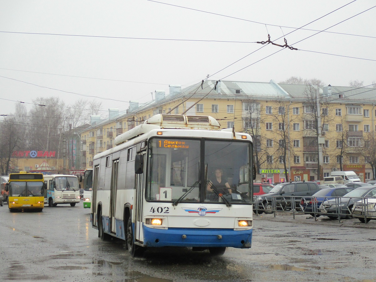 Киров, БТЗ-52767Р № 402
