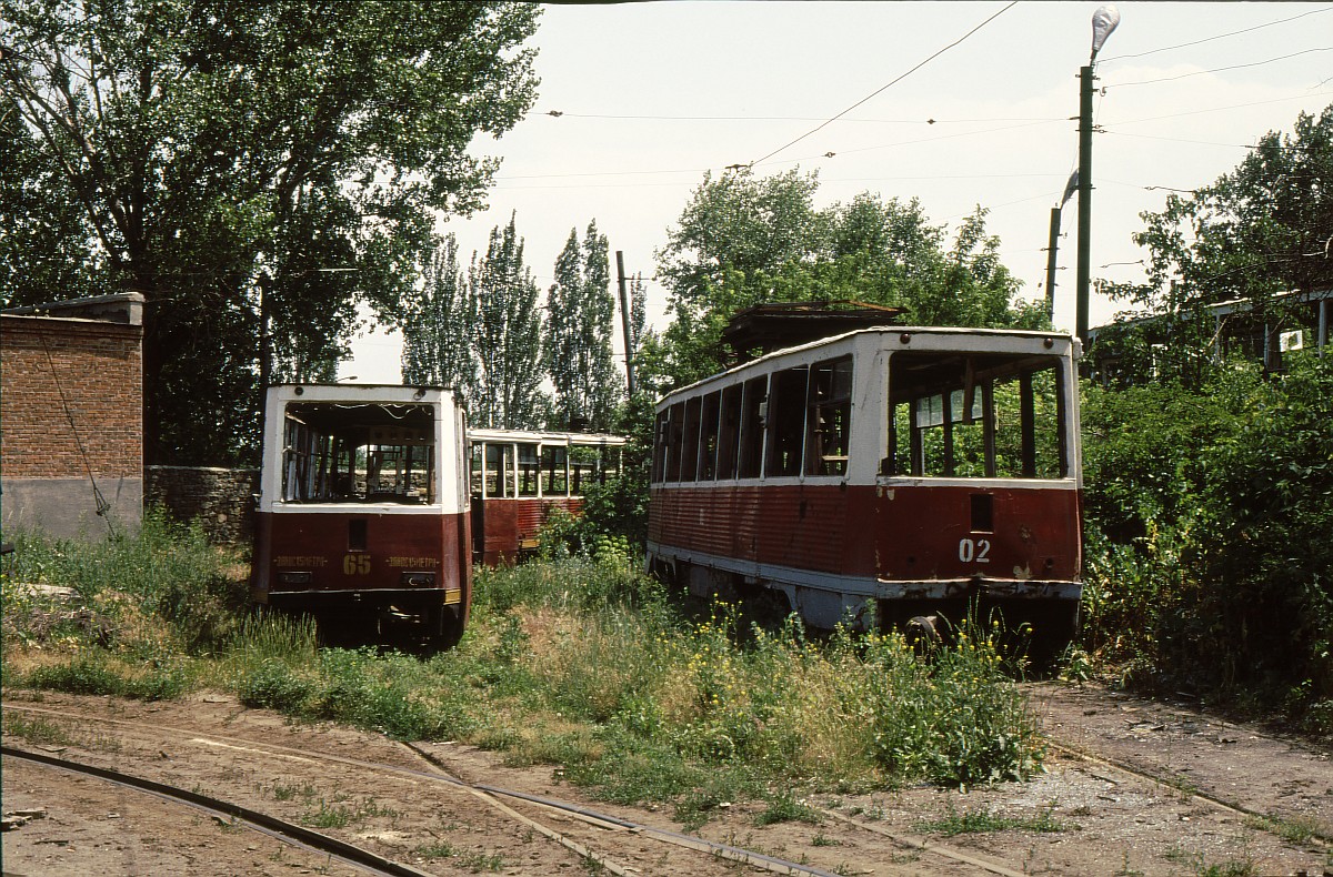 Шахты, 71-605 (КТМ-5М3) № 65; Шахты, 71-605 (КТМ-5М3) № 02; Шахты — Шахтинский трамвай в 1990-е гг.