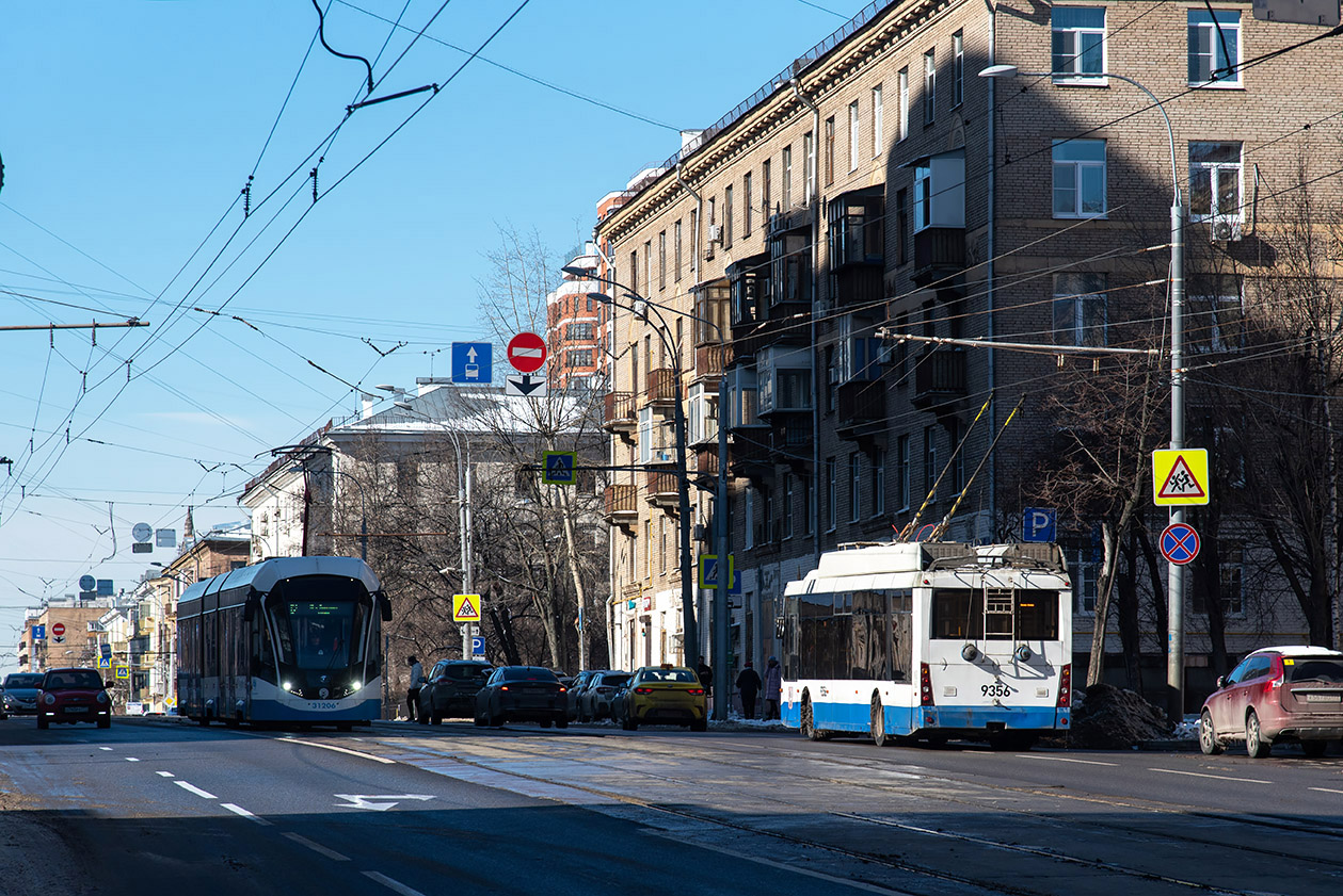 Москва, Тролза-5265.00 «Мегаполис» № 9356; Москва — Трамвайные линии: ВАО; Москва — Троллейбусные линии: ВАО